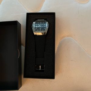 Bellany Men’s Watch accidentally bought two and I don’t need it just selling it.